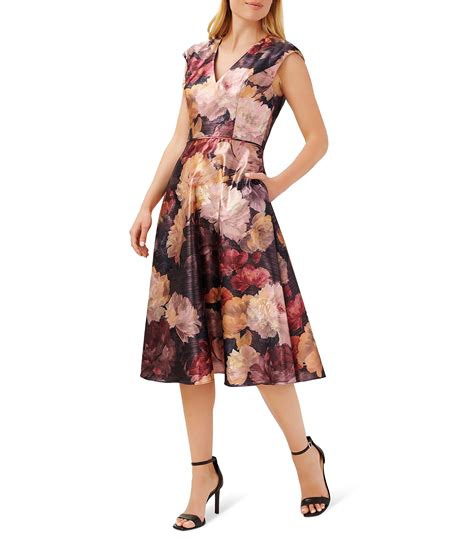 Floral jacquard midi dress .